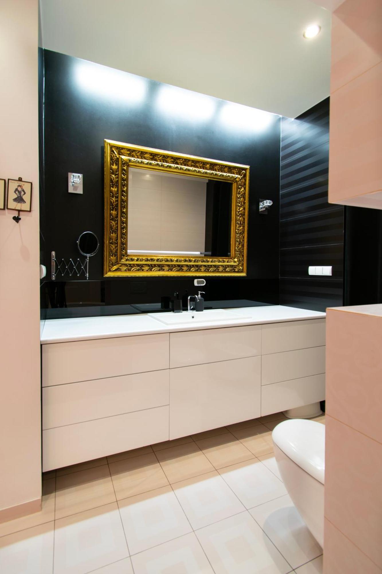 Spacious 3Br Apartment With Ac In Living Room, 2 Balconies Cracovie Extérieur photo
